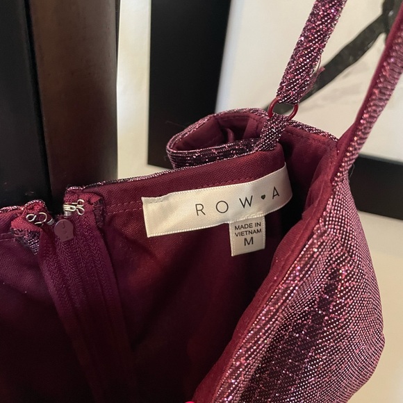 GORGEOUS ROWA Dress, Size Medium - Picture 2 of 3